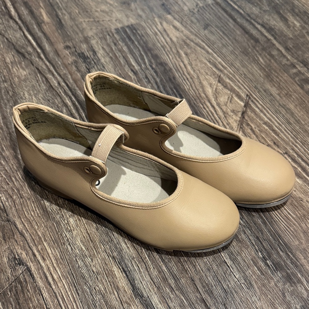 Capezio Beige Tap Shoes with Silver Plates